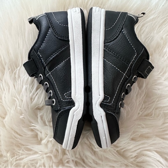 Toddler size 9.5W Stride Rite M2P Kaleb Black Gray and White Velcro Sneaker - Picture 5 of 8